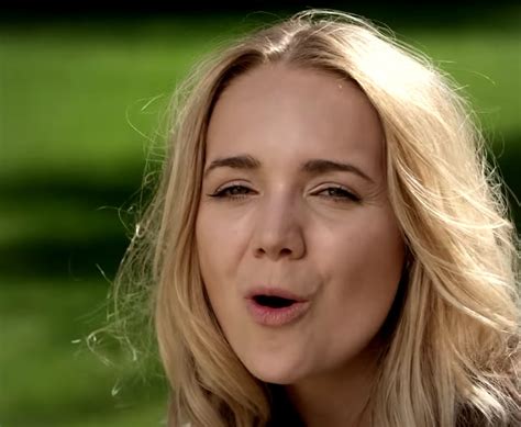 Check spelling or type a new query. Lucie Vondráčková řekla, že má jeden nádherný zvyk, který ...