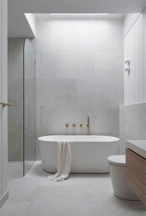 Soft Grey Tones Create A Calming Coastal Bathroom Modern Minimalist