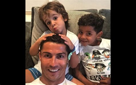 Cristiano Ronaldo Cristiano Ronaldo Mostra Novo Look Em Foto