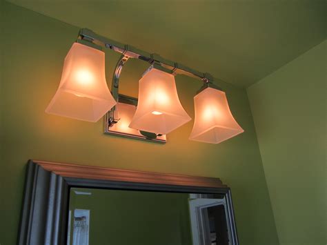 From bathroom lights and bathroom light fixtures to flush mount lights and bathroom vanity lights, we have what you need to illuminate your bath decor. Light fixture from Home Depot - our finished bathroom ...