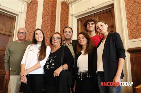 Lorenzo sonego fidanzata alice / non smettere di sognare 2 la serie: Ancona, nasce la fondazione Lorenzo Farinelli ma scoppia ...