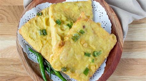 Bedanya, bahan putu bambu lebih sederhana yakni tepung beras, air hangat, garam, gula. Resep Cara Membuat Tempe Goreng Tepung Daun Bawang Gurih