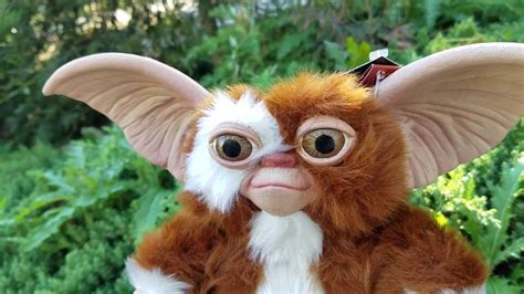 Trick Or Treat Studios Gremlins Gizmo Mogwai Puppet Prop Replica Youtube