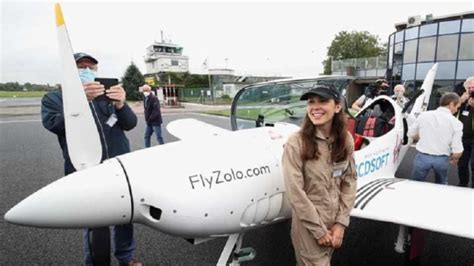 Pilot Perempuan Berusia 19 Tahun Terbang Sendirian Keliling Dunia