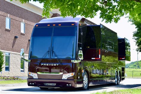 Custom Built Luxury Tour Buses Celebrity Motor Coaches