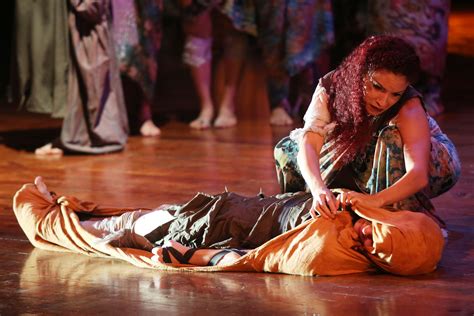 La Tragedia Griega Invadi El Teatro Nacional Con La Obra Troyanas