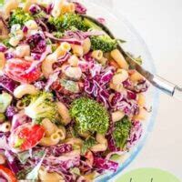 This roasted red pepper pesto pasta salad is bursting with mediterranean flavors and features a festive pomegranate couscous salad with pearl couscous, pomegranate seeds, pistachios, parsley Red and green festive pasta salad - Kidgredients