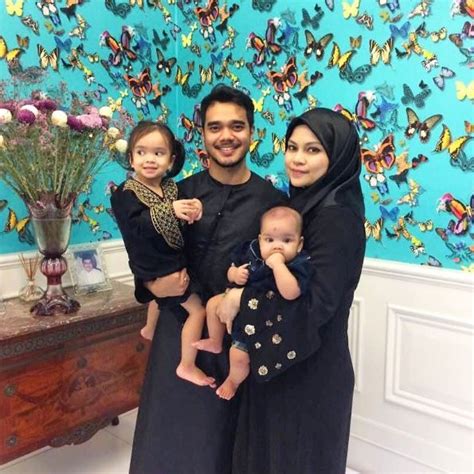 Alif satar (born muhammad alif bin mohd satar on september 19, 1990 in malaysia), is a malaysian singer who rose to fame after finishing 3rd in a reality television series, one in a million, which airs on 8tv. Alif Satar berlakon dengan Neelofa ini reaksi isteri ...
