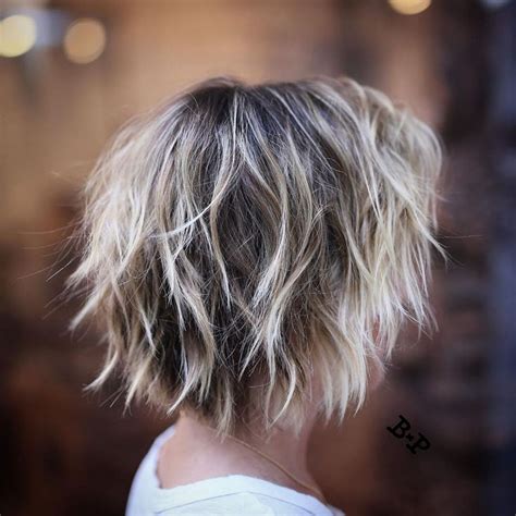 Shaggy Bob With Highlighted Ends In 2020 Short Shag Hairstyles Shag Hairstyles Short Shag
