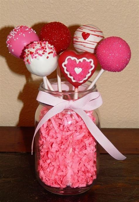 Whichever design you pick, this treat will surely impress! Valentine Cake Pop Bouquet #cakepopbouquet | Christmas cake pops, Cake pop, Kurabiye