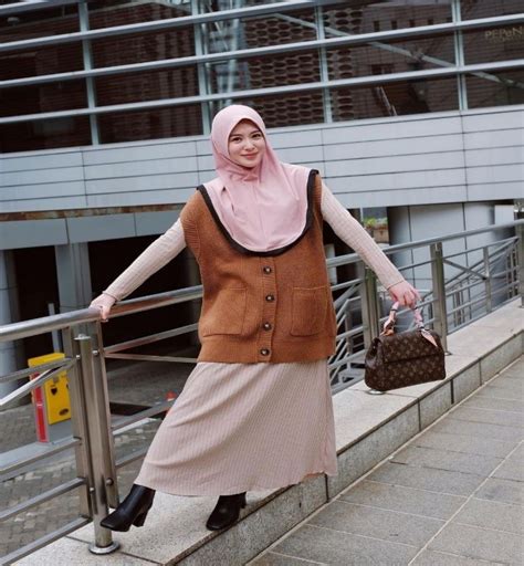 Lihat Inspirasi 5 Style Outfit Hijab Ala Korea Ini Yuk Decode