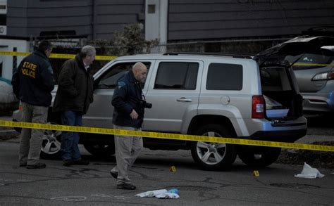 Arlington Cops Shoot Accused Bank Robber Boston Herald