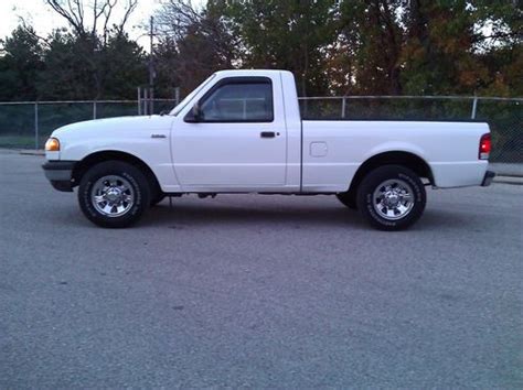 Sell Used 1999 Mazda B2500 Se Standard Cab Pickup 2 Door 25l In Knox