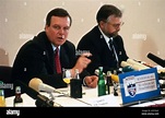 Bundesverteidigungsminister Volker Rühe bei der Tagung der Kommandeure ...