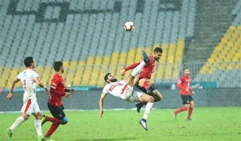 كشفت السيدة المصرية، سوزان محمد قنديل، العاشقة لنادي الزمالك، والتي ذهبت لمقر النادي أمس الأحد، للإعلان عن تبرعها بقرطها الذهبي دعماً للنادي وللمساهمة في تجديد تعاقد الدولي التونسي فرجاني ساسي لاعب خط وسط الفريق. الأهلي والزمالك يفترقان على التعادل في قمة الأمطار ...