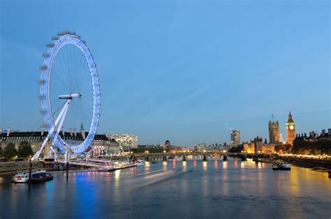 London eye was my first stop when i visited london, it's the most popular paid attraction in the united kingdom. London Eye