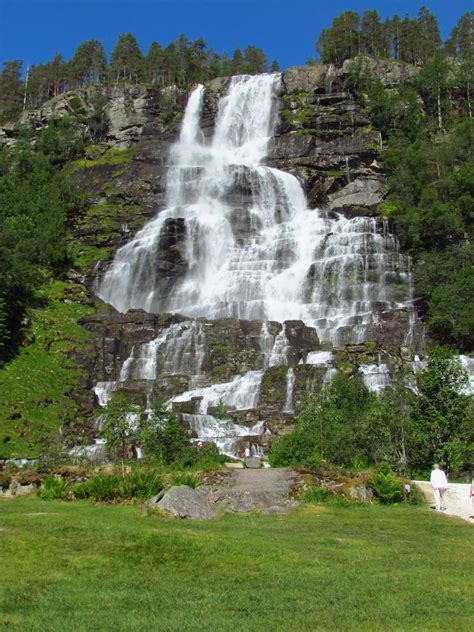 Tvindefossen waterfall, 5710 skulestadmo, норвегия. Tvindefossen waterfall, Norway