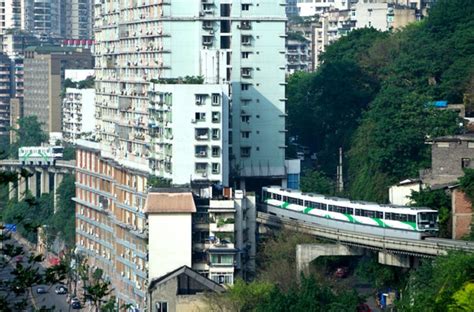 Chongqing Metro Monorail Passes Through Residential Building Chinasmack