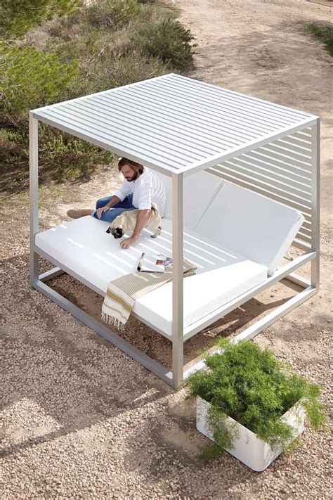 These elegant outdoor daybed are customizable and portable. A Daybed That Has Us Dreaming of Summer (Design Milk ...