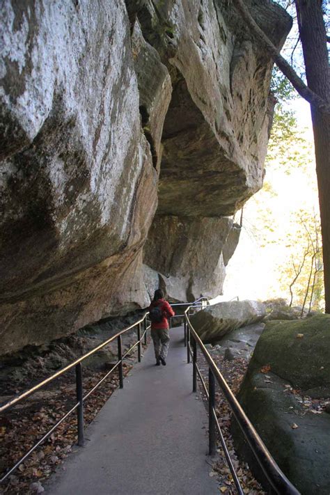 Cumberland falls state resort park is located within the proclamation boundaries of the daniel boone national forest, around 30 minutes southwest of corbin, kentucky. Cumberland Falls - Experience the Niagara of the South