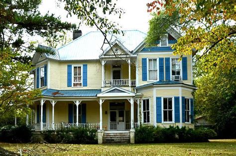 These Dazzling Alabama Houses Are As Colorful As Easter Eggs