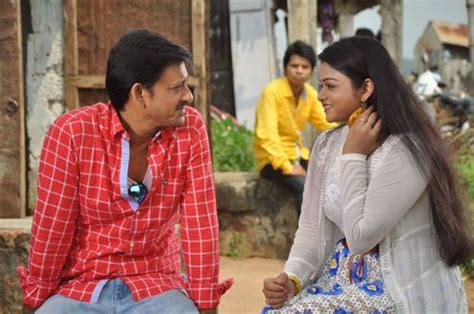 Coast guard rescue crew members from sinking cargo ship in maharashtra. Gunda on Moviebuff.com