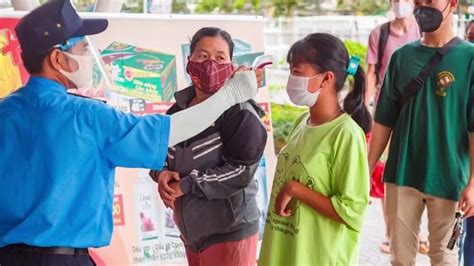 Vietnam Evacuating 80000 From Beach City After New Coronavirus Cases