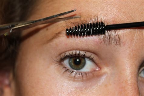 Ready for your eyebrow shaping tutorial? How to do your eyebrows | HireRush Blog