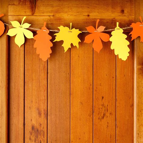 A frosted cupcake is welcome at any occasion, but if you really want to garner all the ooos and ahs, upgrade your next batch by employing a few of our easy decorating tips.even the simplest decorations, like a stack of marshmallows, as seen here in our super cute marshmallow snowmen cupcakes, have the power to transform an ordinary cupcake into something really special. 10 DIY Thanksgiving Decorations | Family Handyman