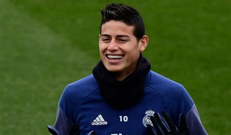 El mediocampista de la selección colombia también explicó su especial gusto por el baloncesto. James Rodríguez publica la primera foto con su bebé | La FM