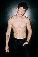 As fotos sem camisa e supersexy do Shawn Mendes para a revista Flaunt