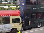 馬頭涌道小巴與巴士相撞 10多人受傷 - 新浪香港
