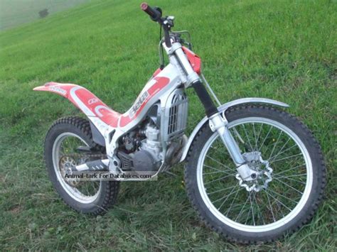 Renowned for italian design and build quality they are. 2000 Beta Trial 250 techno