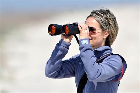 How To Use Binoculars With Glasses 5 Helpful Tips Optics Mag