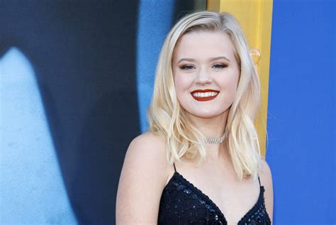 Reese Witherspoons Daughter Ava Phillippe Comes Out And Says Shes Attracted To People Lgbtq