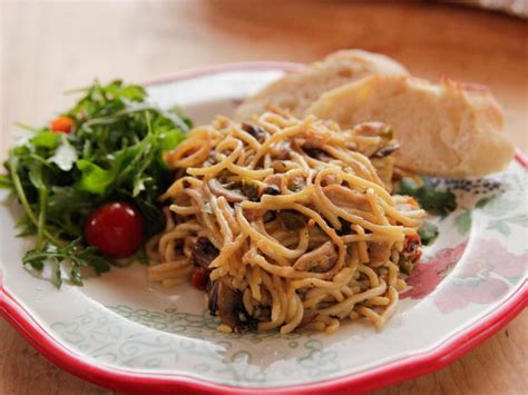 These healthy chicken breast recipes are here to save your taste buds from monotony and ensure you never have a snoozy chicken dish again. Spicy Chicken Spaghetti Recipe | Ree Drummond | Food Network