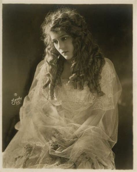 mary pickford april 8 1892 may 29 1979 old hollywood glamour vintage hollywood hollywood