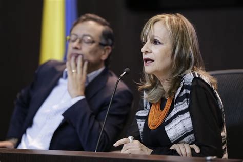 El consejo de estado considera que la representante no incurrió en una doble militancia y tumbó la decisión que había anulado su elección para la cáma. Ángela María Robledo renunció a la Colombia Humana "por falta de espacio político" - LaVibrante.Com