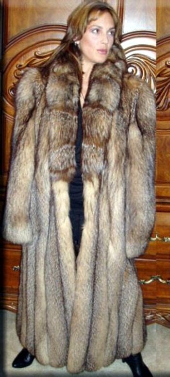Pin By Elmo Vicavary On Fox Fur Coat Fur Fashion Coat