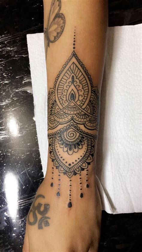 Download 19,000+ royalty free henna mandala tattoo vector images. Pin on I N K