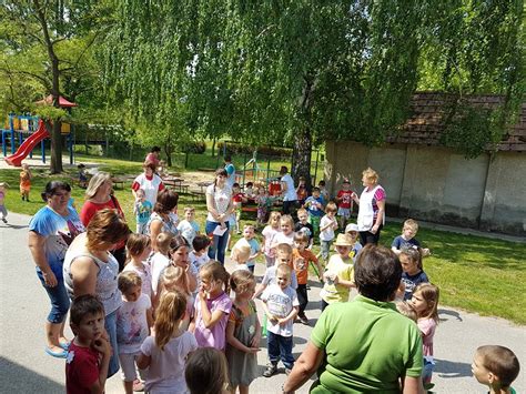 Ezen a napon ünnepeljük a madarak és fák napját. » Madarak és fák napja
