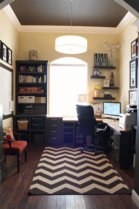 Experts reveal home office decor ideas that help you maximize space and creativity. 11 Simple Office Decorating Tips To Help Increase Your ...