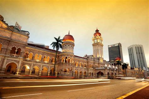 Short journey vlog of masjid jamek station to sultan abdul samad building. What Can You See AtSultan Abdul Samad Building For 2017?