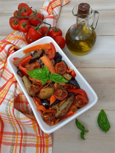 La squisita insalata di melanzane è l'intrigante e squisito contorno che oggi vi proponiamo in una accattivante variante appositamente pensata per il nostro insostituibile kenwood chef. INSALATA DI MELANZANE FRITTE - Ketty cucino oggi?