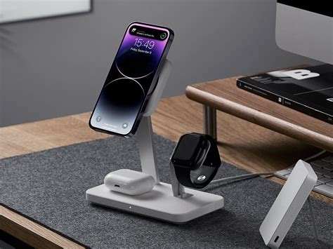 Esr Halolock 3 In 1 Wireless Charger With Cryoboost Charges Iphone
