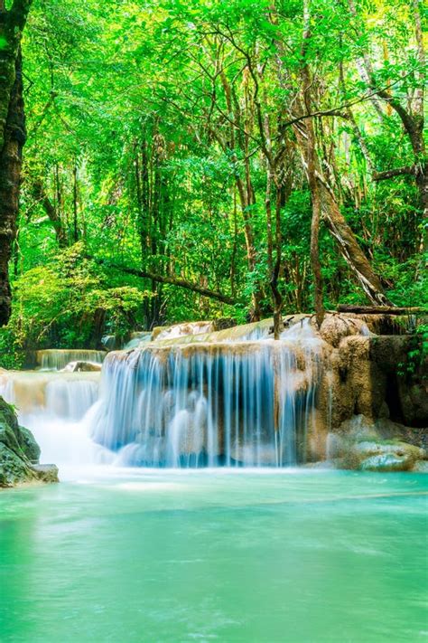 Cascada De Erawan Parque Nacional De Erawan En Kanchanaburi En Thaila Foto De Archivo Imagen