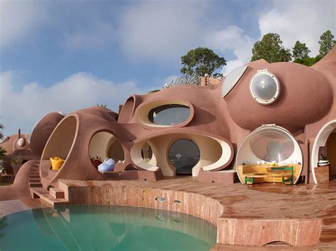 Palais bulles), designed by famous hungarian architect antti lovag was built, it still amazes with its in the beginning people didn't like the palais bulles, some of them called it crazy house, but today. Avrupada Görebileceğin Değişik Yapılar Nelerdir ...