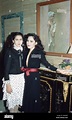 Ratna Sari Dewi Sukarno mit Tochter Kartika Carina in Paris, Frankreich ...