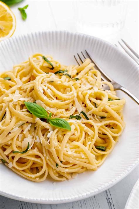 Lemon Garlic Pasta 6 Basic Ingredients 15 Minute Meal Texanerin