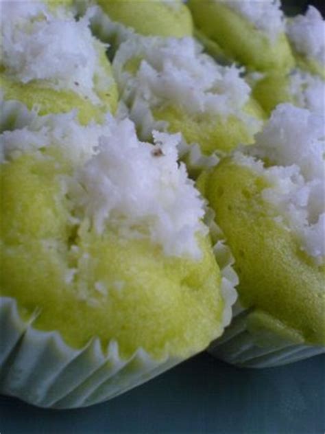 Hari ni ariana nak share dengan korang semua resepi kuih tradisional iaitu kuih puteri ayu atau juga dikenali sebagai kuih seri ayu. resepi kuih: APAM SERI AYU